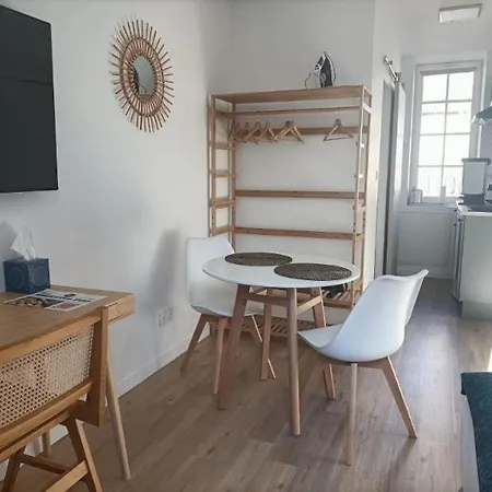 Le 16 Place De L'abbatiale * Evron