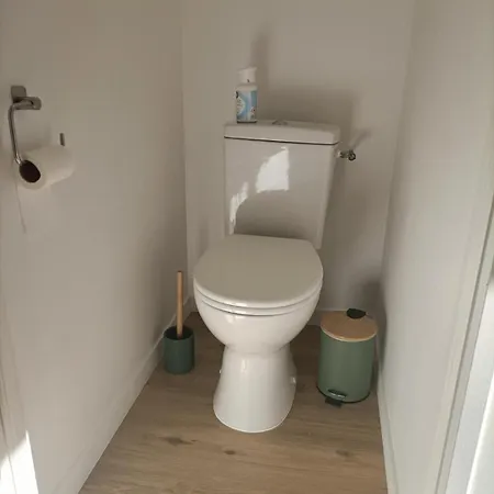 Le 16 Place De L'abbatiale Apartment Evron